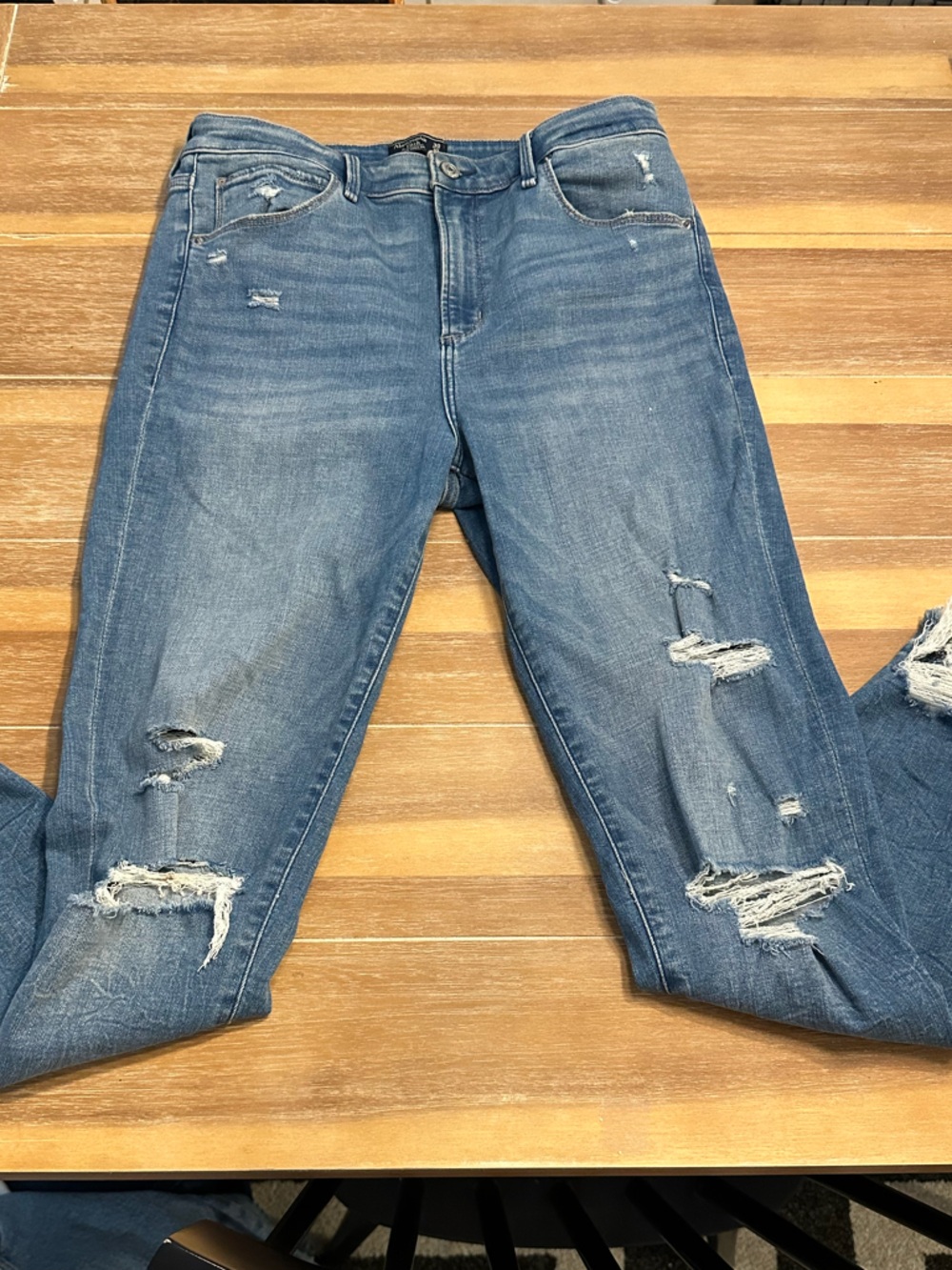 Abercrombie & Fitch Distressed Ankle Jeans in Medium Blue